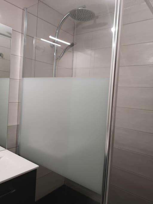 Appartement Au Pied Des Pistes Avec Parking Entierement Renove à Huez Extérieur photo