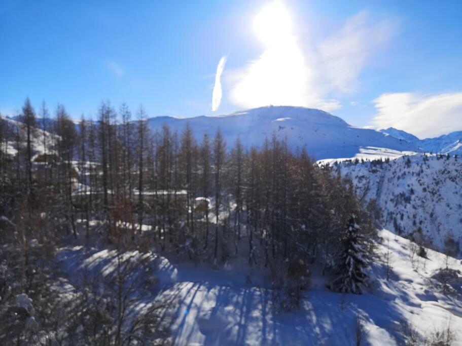 Appartement Au Pied Des Pistes Avec Parking Entierement Renove à Huez Extérieur photo