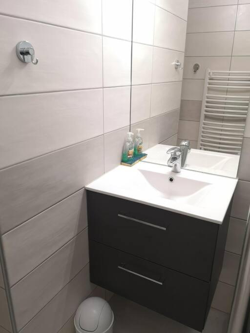 Appartement Au Pied Des Pistes Avec Parking Entierement Renove à Huez Extérieur photo